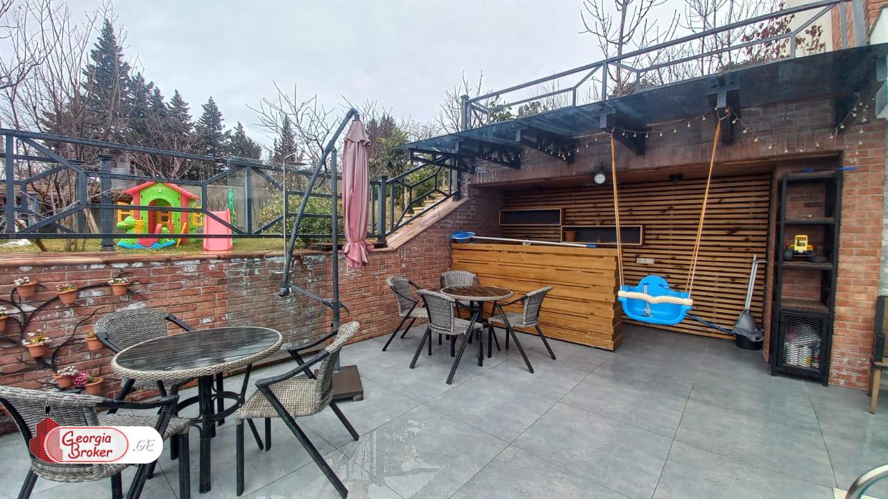 nearly repaired 12-room house for sale